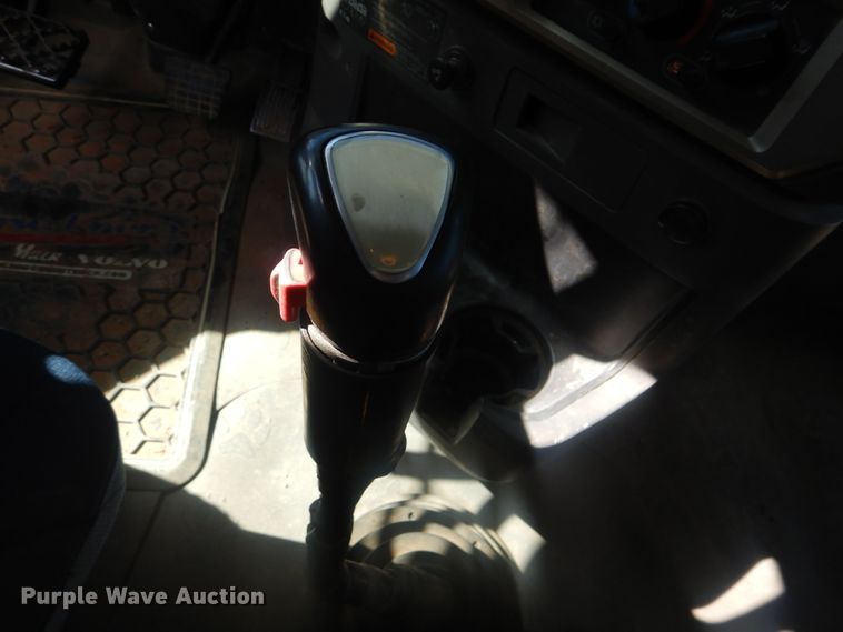 image for item DI0443 2009 Mack CHU  semi truck