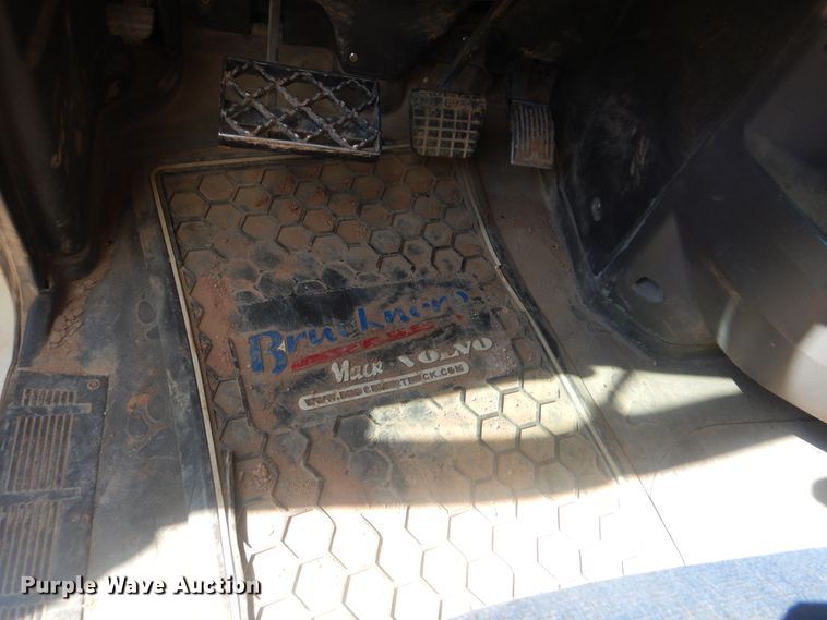 image for item DI0443 2009 Mack CHU  semi truck