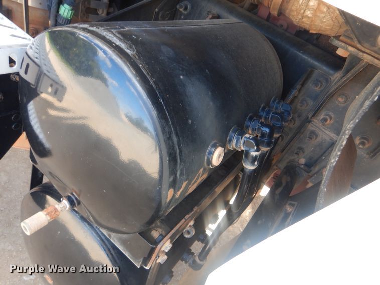 image for item DI0443 2009 Mack CHU  semi truck