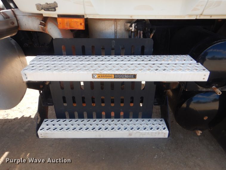 image for item DI0443 2009 Mack CHU  semi truck