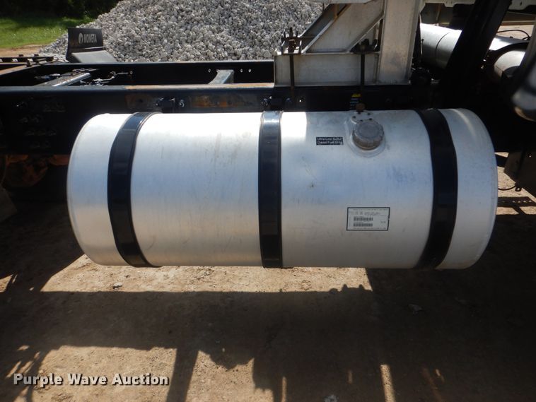 image for item DI0443 2009 Mack CHU  semi truck