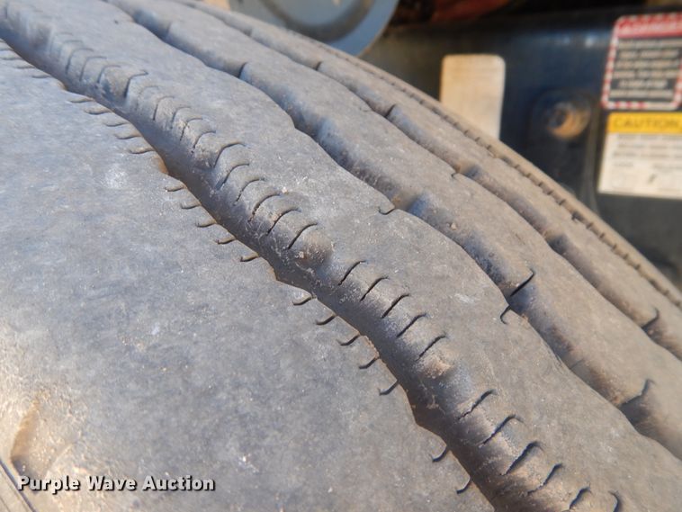 image for item DI0443 2009 Mack CHU  semi truck