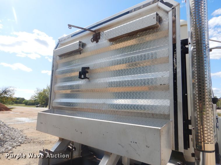 image for item DI0443 2009 Mack CHU  semi truck