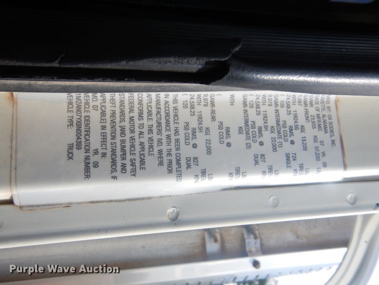 image for item DI0443 2009 Mack CHU  semi truck