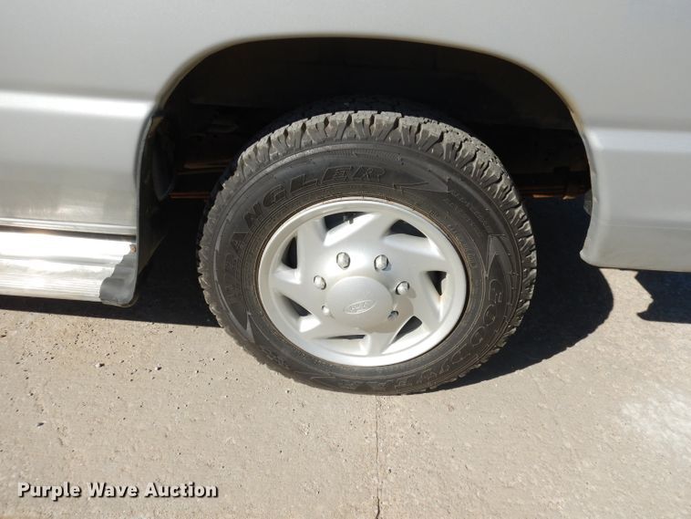 image for item DJ6839 2007 Ford E150  van