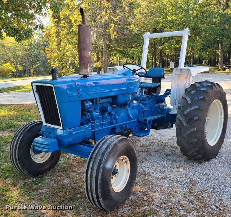 image for item DY9981 Ford  tractor