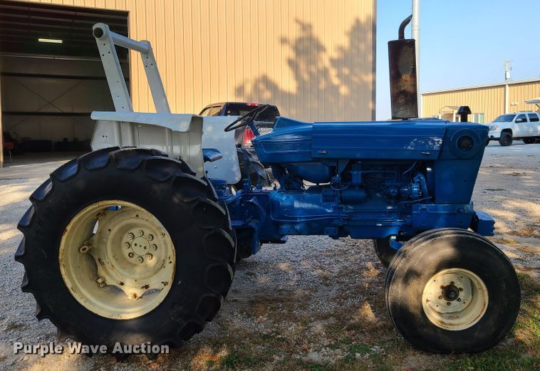 image for item DY9981 Ford  tractor