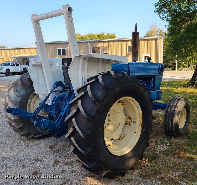 image for item DY9981 Ford  tractor