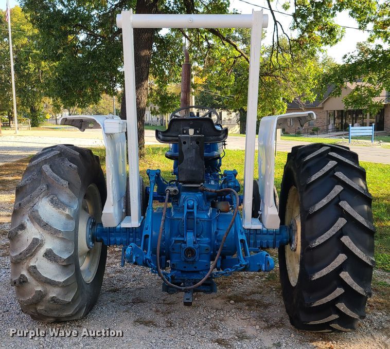 image for item DY9981 Ford  tractor