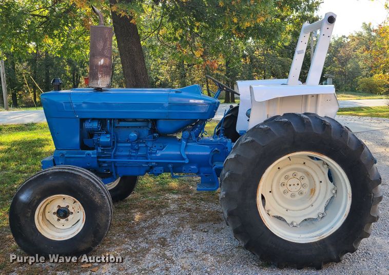 image for item DY9981 Ford  tractor