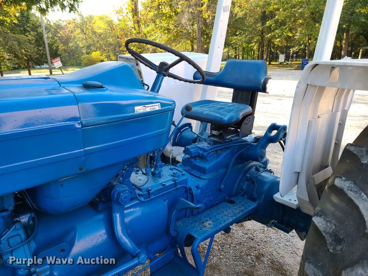 image for item DY9981 Ford  tractor