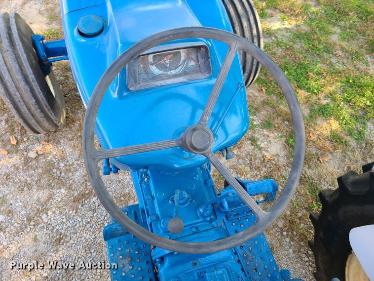 image for item DY9981 Ford  tractor