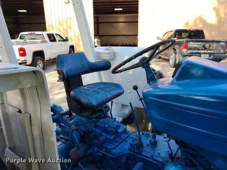 image for item DY9981 Ford  tractor