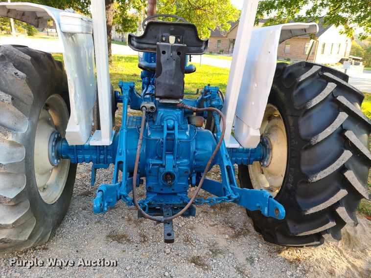image for item DY9981 Ford  tractor