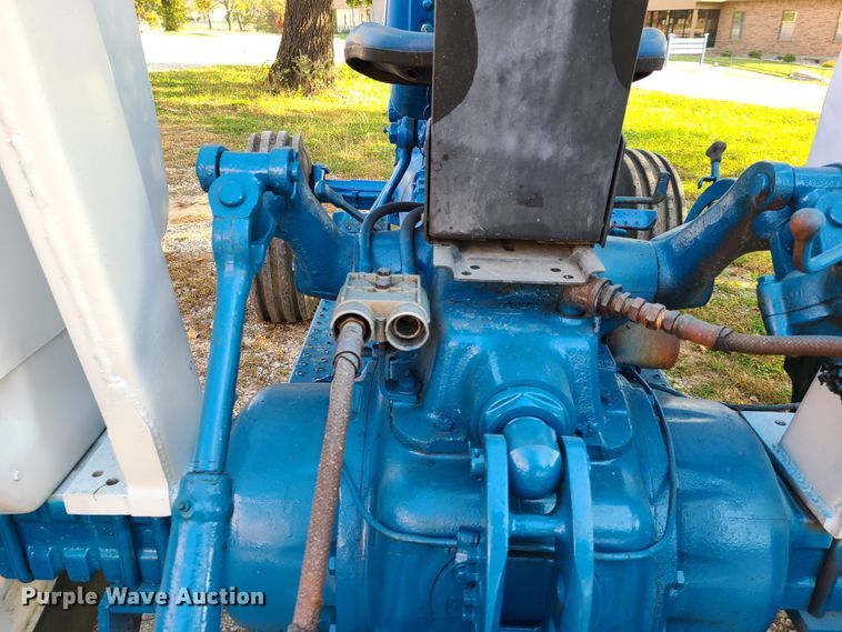 image for item DY9981 Ford  tractor