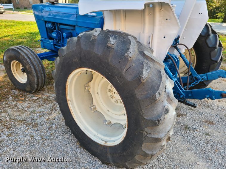 image for item DY9981 Ford  tractor
