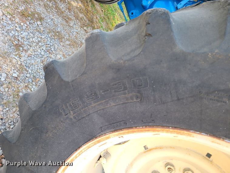 image for item DY9981 Ford  tractor