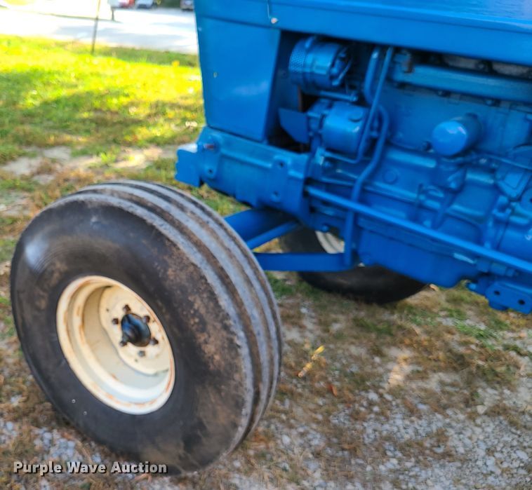 image for item DY9981 Ford  tractor