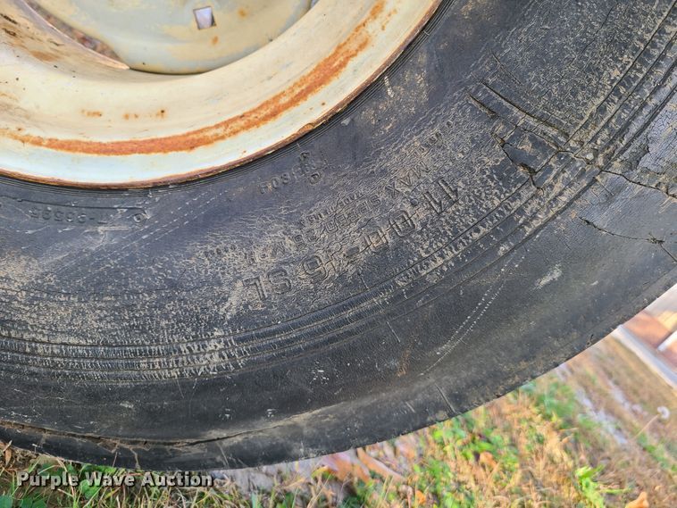 image for item DY9981 Ford  tractor