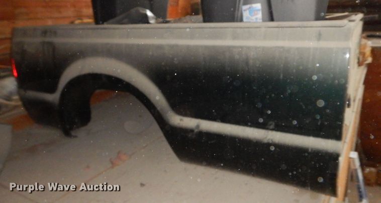 image for item FG9520 2003 Ford F250 pickup truck bed