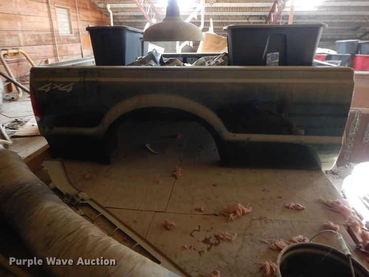 image for item FG9520 2003 Ford F250 pickup truck bed