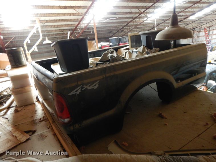 image for item FG9520 2003 Ford F250 pickup truck bed