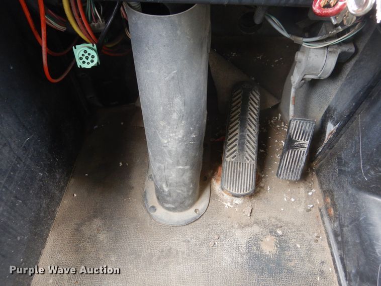 image for item FK9326 2003 Thomas Built Saf-T-Liner MVP EF  school bus