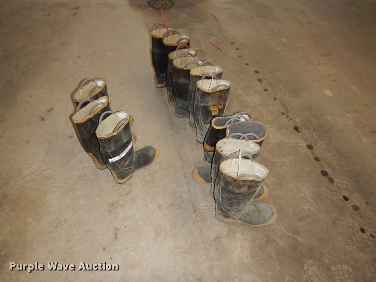 image for item FR9052 (6) pairs of rubber boots