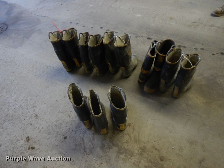 image for item FR9052 (6) pairs of rubber boots