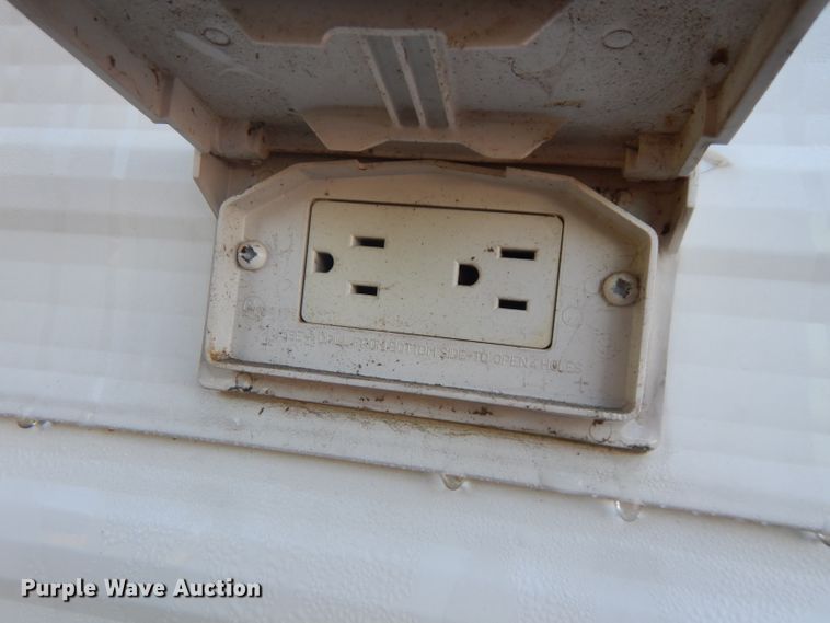 image for item FR9102 2006 Fleetwood  camper