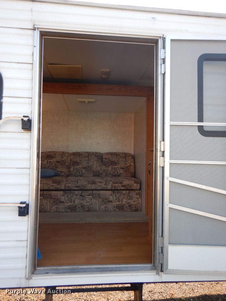 image for item FR9102 2006 Fleetwood  camper