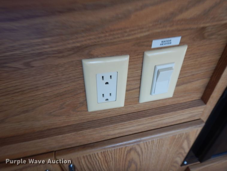 image for item FR9102 2006 Fleetwood  camper