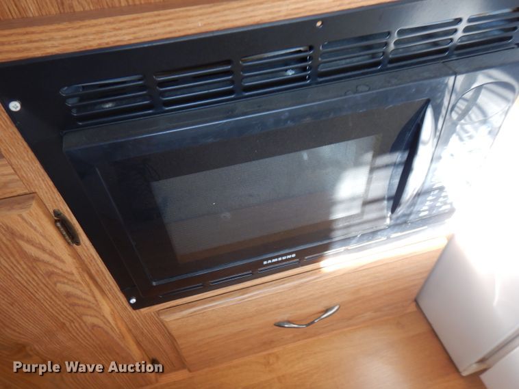 image for item FR9102 2006 Fleetwood  camper