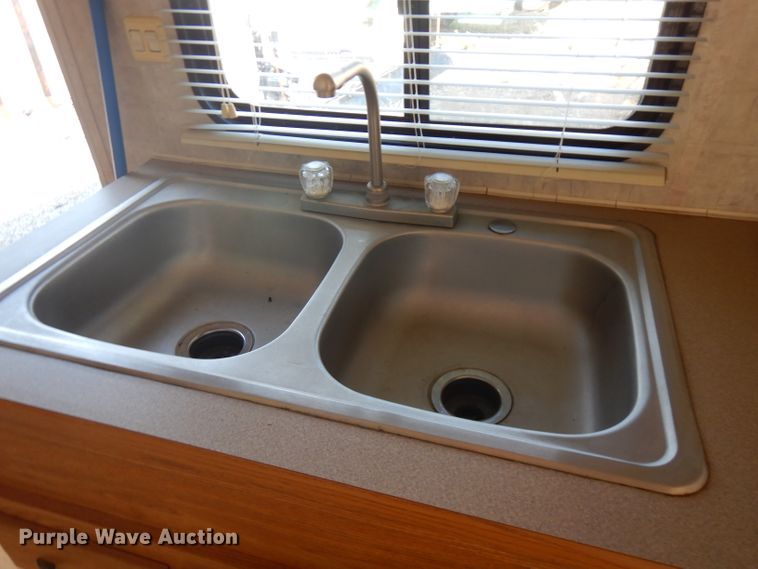 image for item FR9102 2006 Fleetwood  camper