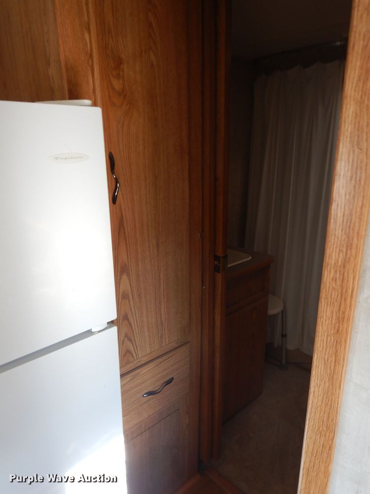 image for item FR9102 2006 Fleetwood  camper