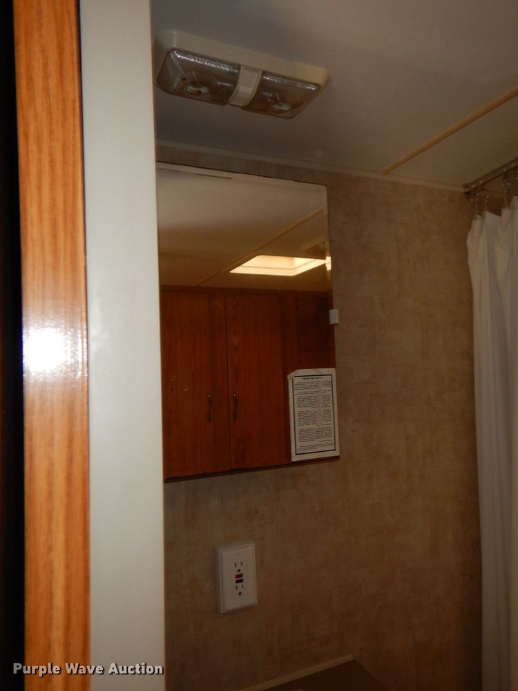 image for item FR9102 2006 Fleetwood  camper