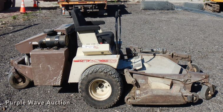 image for item FR9117 Grasshopper 928D ZTR lawn mower