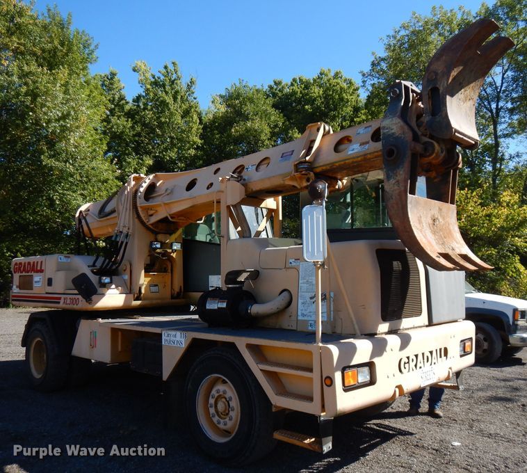 image for item FR9118 2002 Gradall XL3100  rubber tired excavator