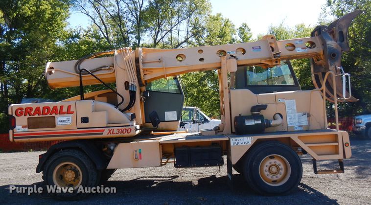 image for item FR9118 2002 Gradall XL3100  rubber tired excavator