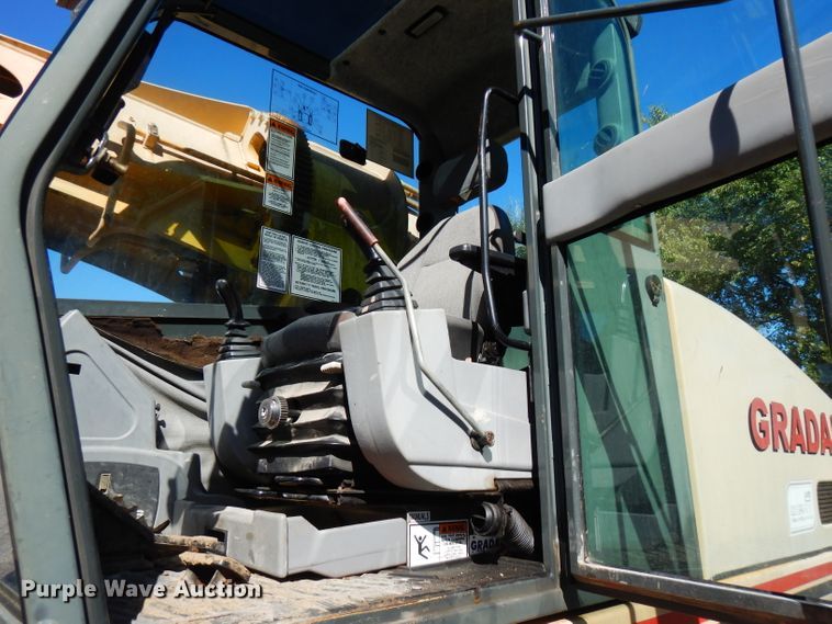 image for item FR9118 2002 Gradall XL3100  rubber tired excavator