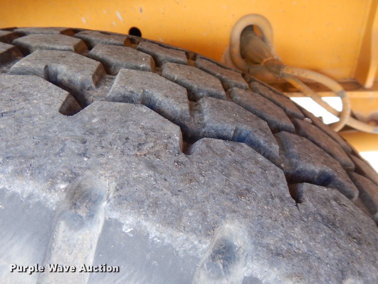 image for item FR9118 2002 Gradall XL3100  rubber tired excavator