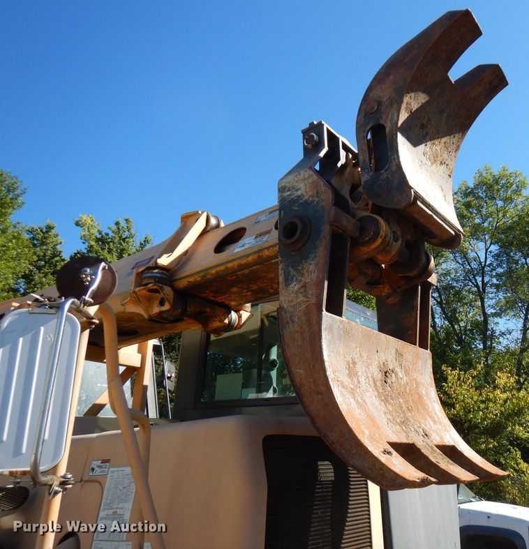 image for item FR9118 2002 Gradall XL3100  rubber tired excavator