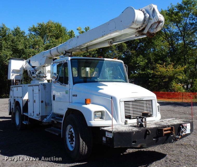 image for item FR9120 1999 Freightliner FL80  bucket truck