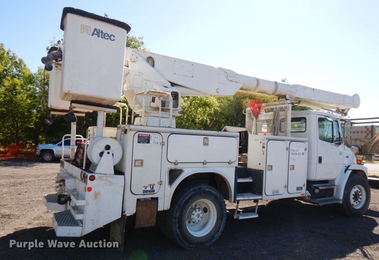 image for item FR9120 1999 Freightliner FL80  bucket truck