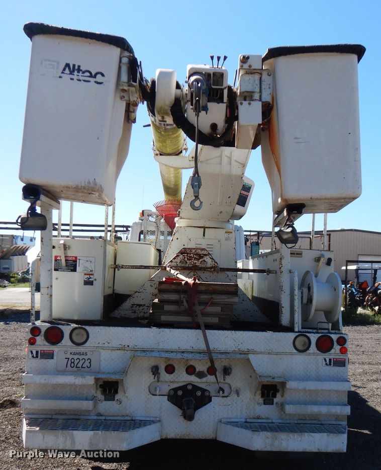 image for item FR9120 1999 Freightliner FL80  bucket truck