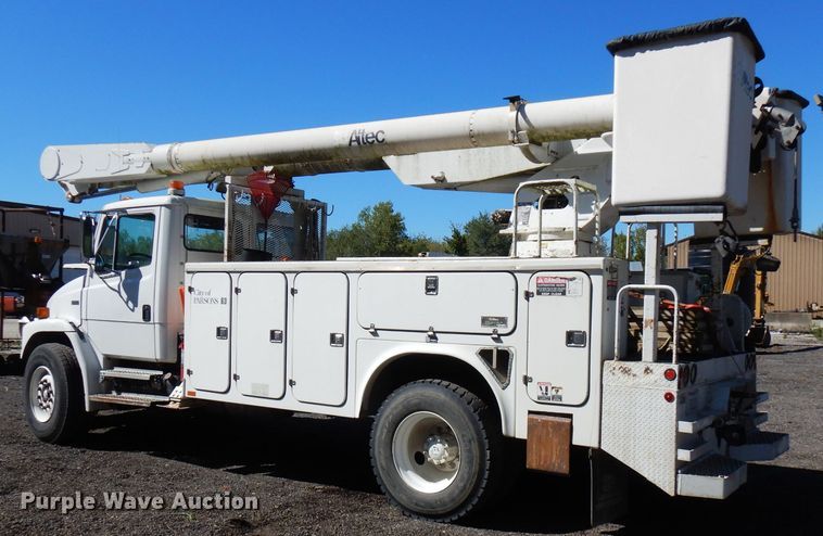image for item FR9120 1999 Freightliner FL80  bucket truck