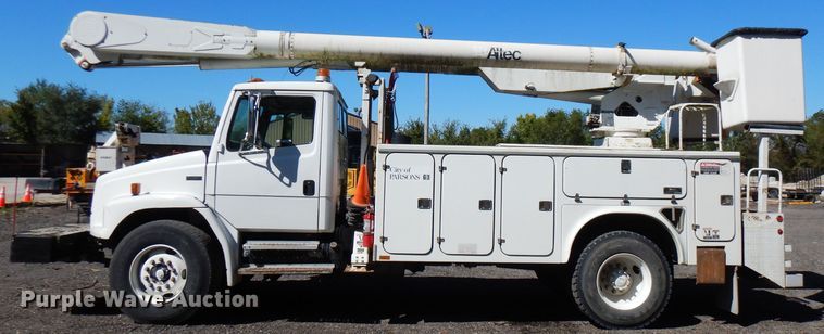 image for item FR9120 1999 Freightliner FL80  bucket truck