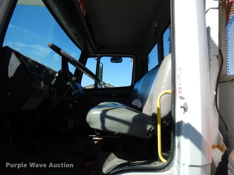 image for item FR9120 1999 Freightliner FL80  bucket truck