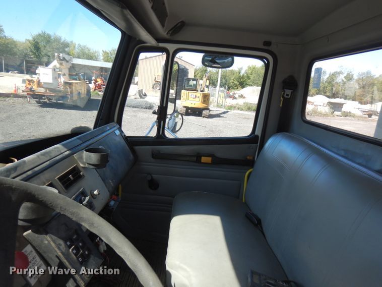 image for item FR9120 1999 Freightliner FL80  bucket truck
