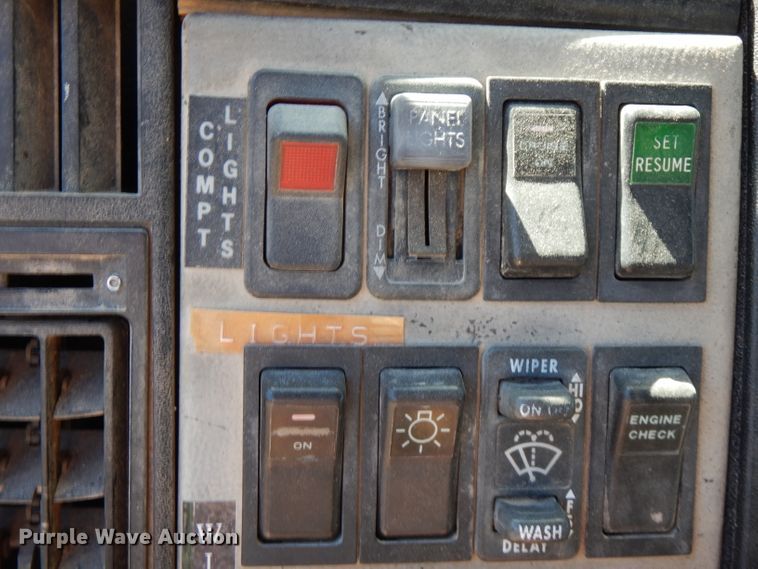 image for item FR9120 1999 Freightliner FL80  bucket truck